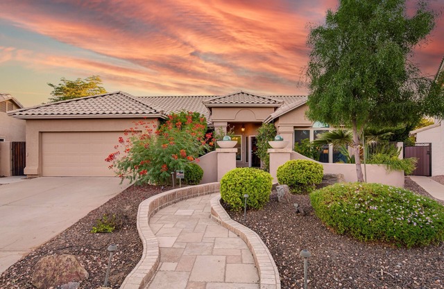 Fantastic home with private heated pool, grill, Ping-Pong & enclosed backyard