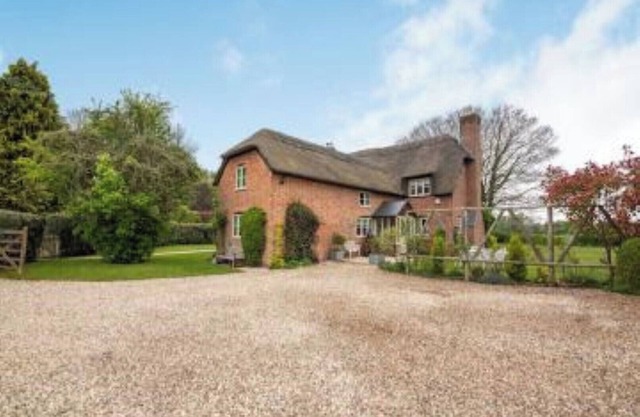Fantastic large Thatched country 4 Bedroom Cottage in own grounds