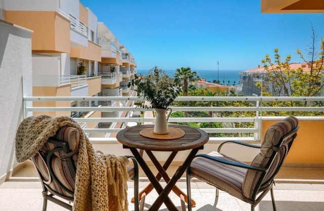 Fantastic Seaside Family Apartment with Pool