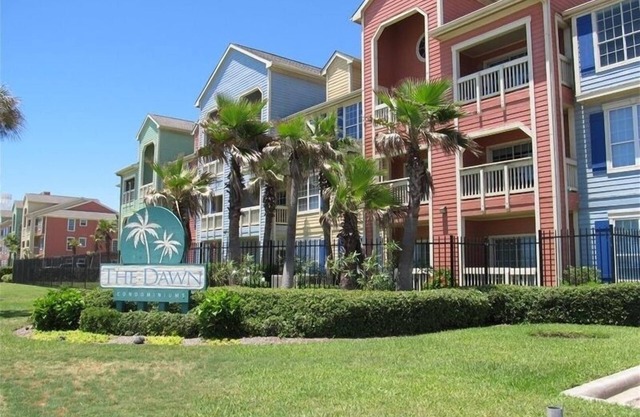 Fantastic Seawall Condo- Garden and Pool view