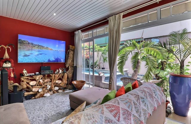 Fare Nãhina - 2 Bedrooms - City Center - Swimming Pool