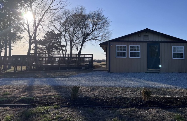 Farm House on 30 acres by Truman Lake, Clinton Missouri, and Bucksaw Marina