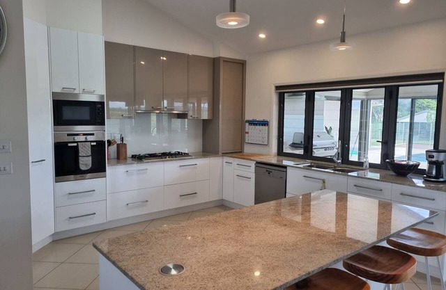 Farm, pool, lots of space close to Yamba. Pet Friendly