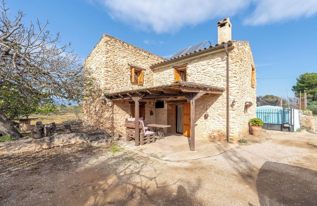 Farmhouse 'Caseta Dels Cirerers' with Mountain View, Wi-Fi and Air Conditioning