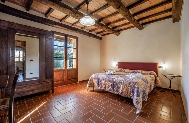 Farmhouse 'Edera' with Shared Pool, Shared Garden and Wi-Fi