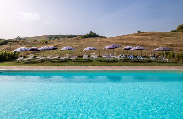 Farmhouse "Ginestra" with Shared Pool, Private Garden & Wi-Fi