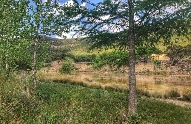 FarmHouse on the Creek near Parks & Winery