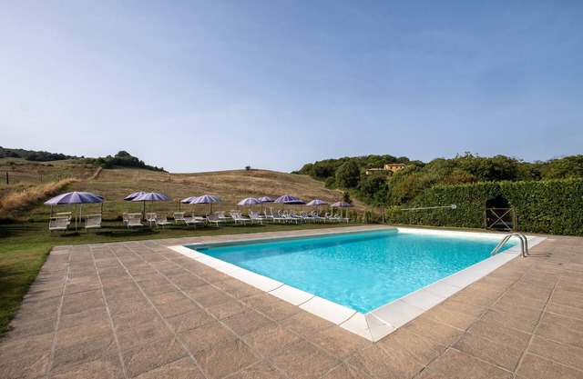 Farmhouse "Piamperugino" with Shared Pool, Private Garden & Wi-Fi