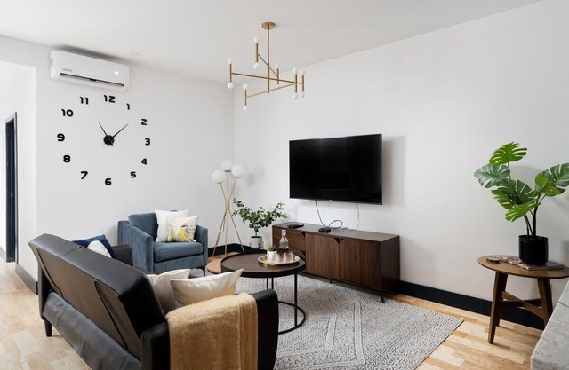 Fashion District of MTL- 3BD 3BA+parking