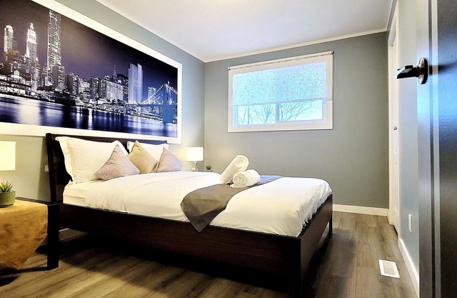 Fast CHECK-IN 3 Bedrooms & 3 Beds, Luxury House.