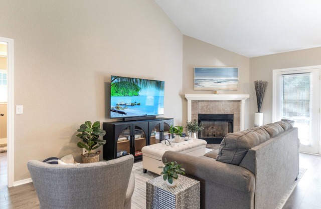 FayetteChill Casita - Modern Comfort Near the Heart of Fayetteville. NWA's Best