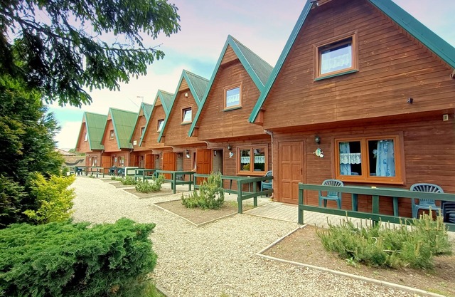 Fe/Ha with 2 bedrooms, week-room, kitchenette, bathroom, 4 to 8 people. Beach 900 m.
