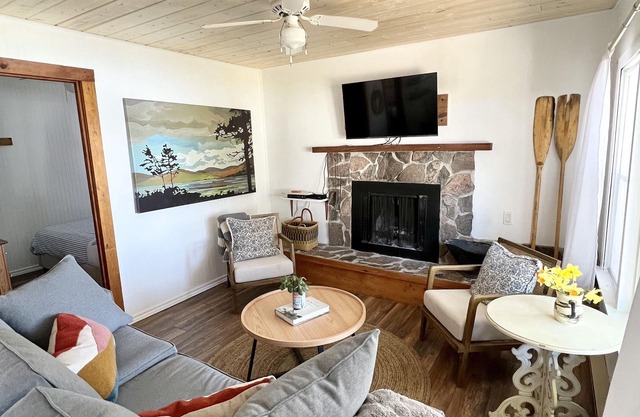 Fee's Landing Resort - Birch View Cottage- 2BDRM