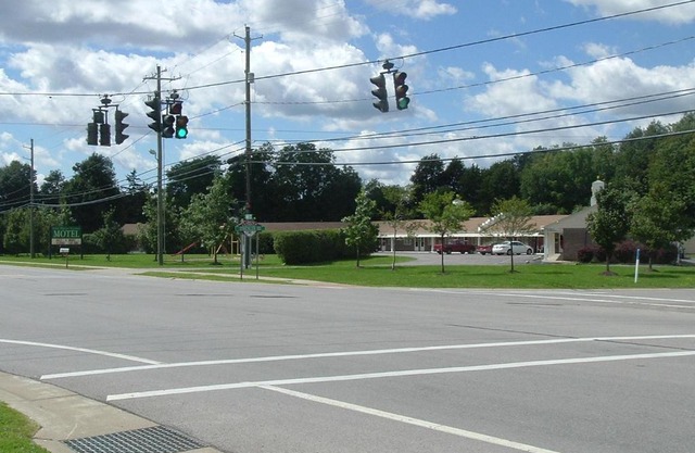 Fels Three Crown Motel