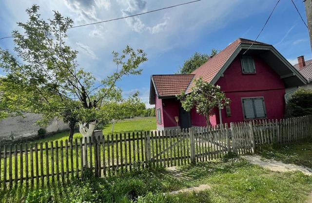 Ferienhaus in Ländlicher Ruhe mit Einem 1500 qm Großen Rasengrundstück