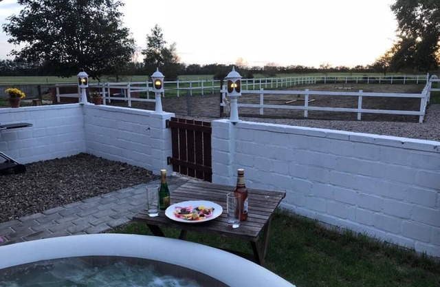Ferienhaushälfte in Ruhiger Alleinlage mit Eigenem Garten und Aussenwhirlpool