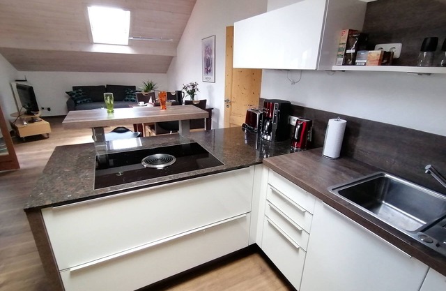Ferienwohnung für 2-4 Personen, 1 Sep. Schlafzimmer und Balkon in Chieming-laimgrub