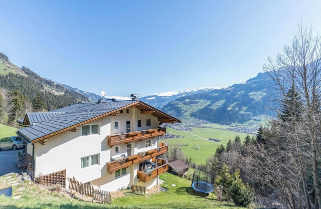 "Ferienwohnung Helena" Close to the Ski Resorts Penken & Ahorn with Mountain View