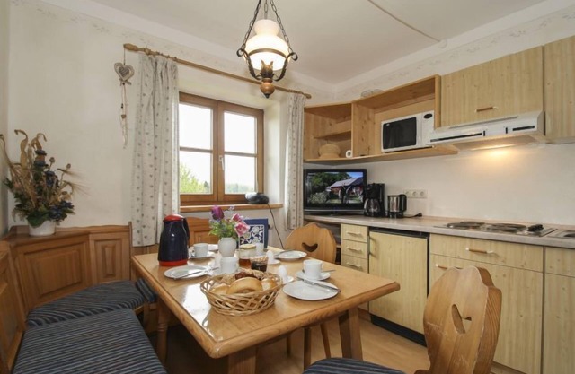 Ferienwohnung Regina, 55 qm, 2 Schlafzimmer, 2 Duschen, 4 Betten und Kinderbetten, Nichtraucher