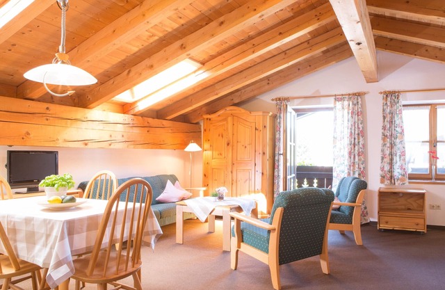 Ferienwohnung "Rauschberg" für 4 Personen, 1 Schlaf- und 1 Wohn/Schlafzimmer, 52 m²
