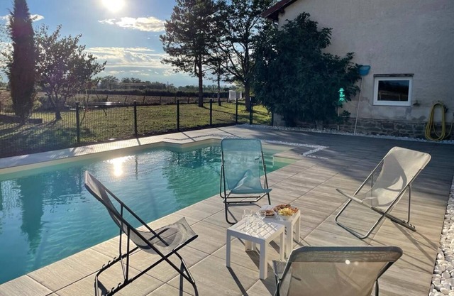 Ferme Ancienne Rénovée St Cyr les Vignes Avec Piscine, 15 Couchages