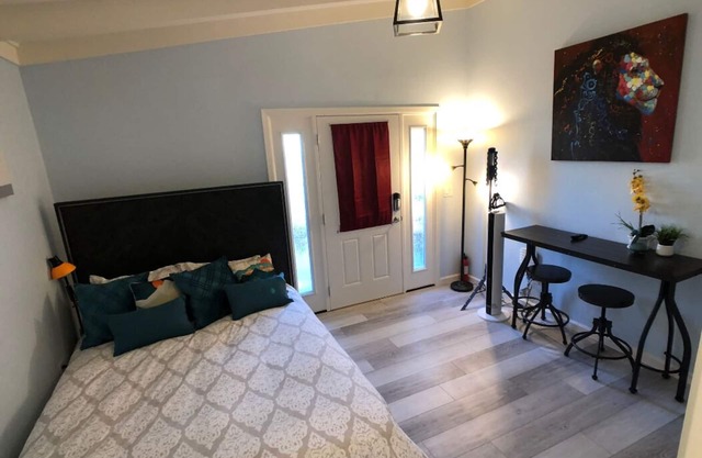 Fetching cozy studio close to everything