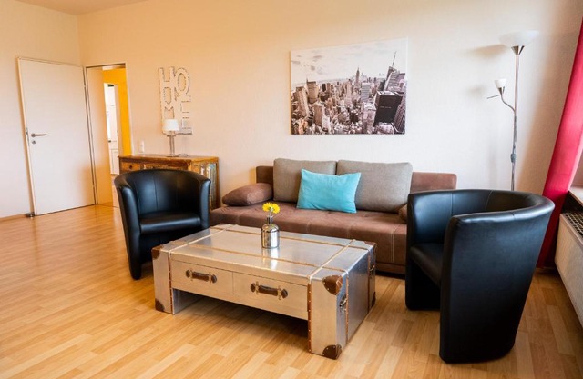 Fewo Art City-Studio Kassel 2, groß, modern, citynah, 3 Schlafzimmer, 2 Bäder, kostenfreie Parkplätze, 2 Süd-Balkons, Herkulesblick