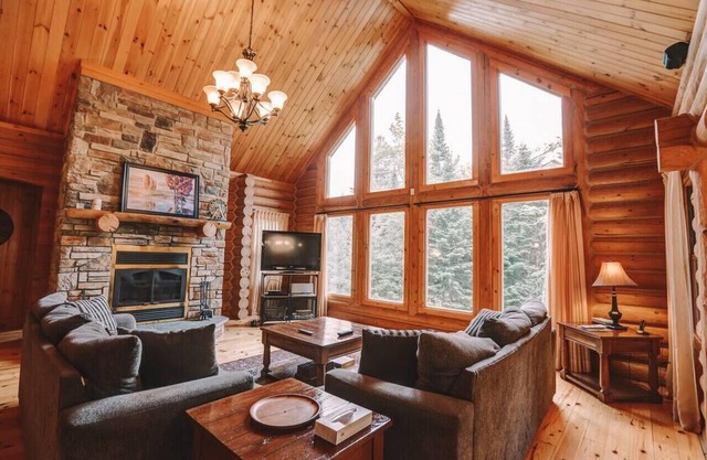 Fiddler Lake Resort Chalet 29 Lapin with pool