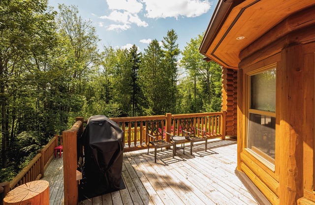 Fiddler Lake Resort Chalet + Private Jacuzzi