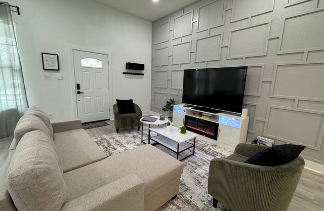 Fiesta House 3-bedroom house in Historic Downtown San Antonio