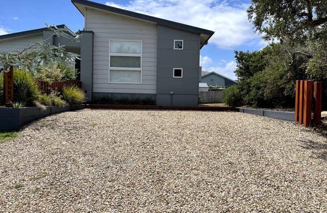 Fifteen Mercury - stunning house with outdoor spa!