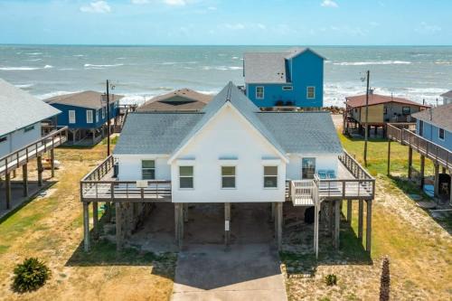 Filtered Ocean Views and Spectacular Surf Sounds!