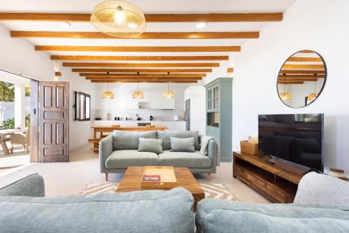 Finca Villa La Palmera, amazing sea views
