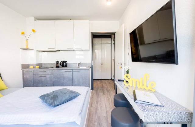 Fine & small design apartment for 1 person with private terrace + parking space!
