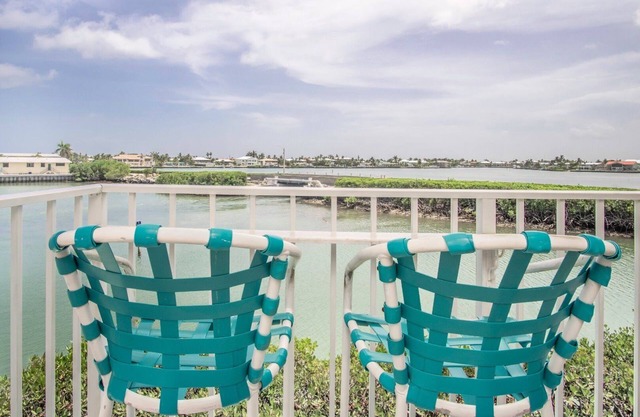 Fins to the Left in Key Colony Beach