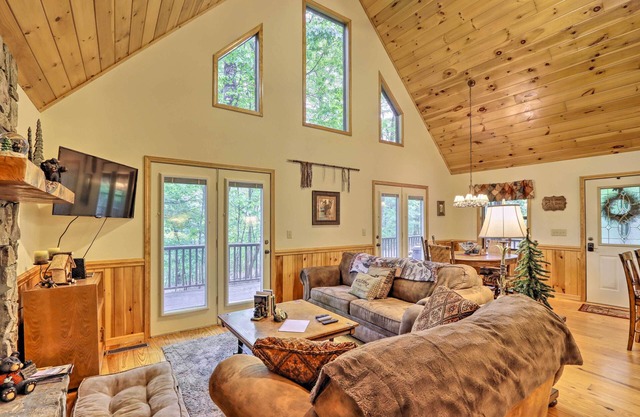 Fire Pit & Grill: Whittlers Mountain Escape!