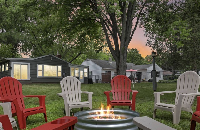 FIRE PIT🔥 PORCH💡GAMES 😎 GREAT LOCATION 🏡 SAFE❗️