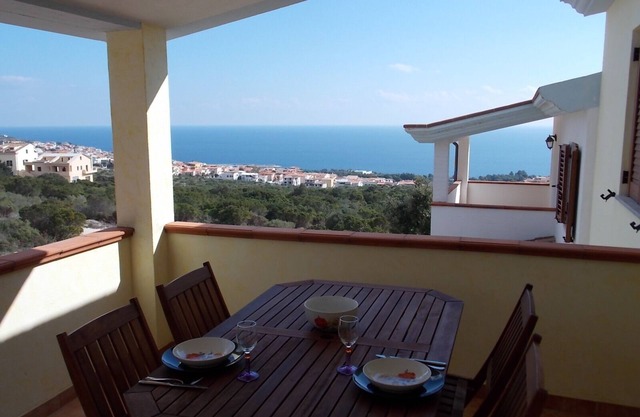 First floor apartment with sea view