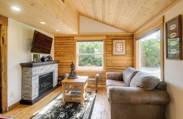 Fish, Hike & Ski: Ririe Retreat w/Kayaks!