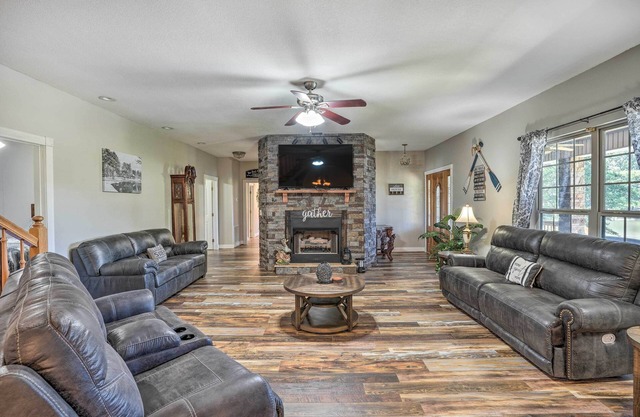 Fish, Kayak & More: Lakefront Georgia Home