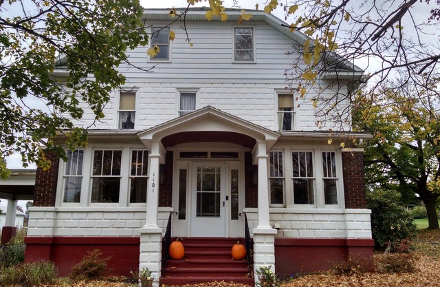 Fish & Loaves Bed And Breakfast And Christian Center