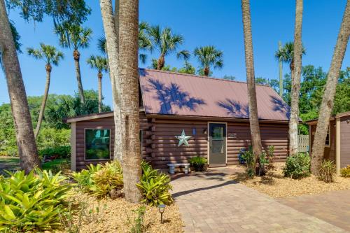 Fish On-Site Okeechobee Cabin with Pool Access