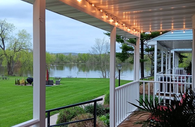 Fisher's Flop - A Lofted Condo on the Wisconsin River