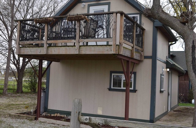 Fisherman, Birders and Family retreat! Sleeps 4 no cleaning fee, pets welcome