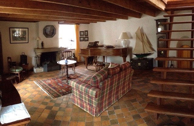 Fisherman's house, 90m2 on the port of Le Bono, 300m2 enclosed garden.
