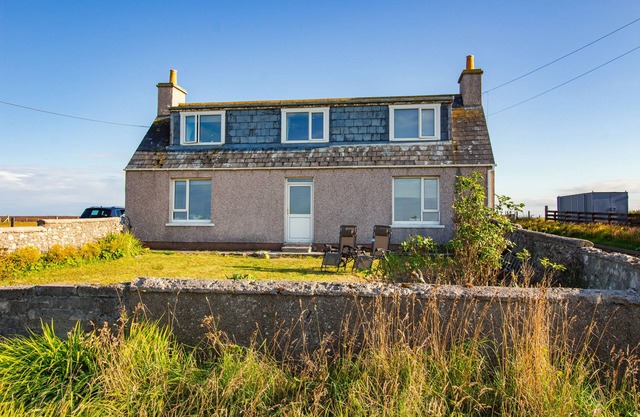 FISHERMAN’S HOLDING, pet friendly, with a garden in Port Of Ness
