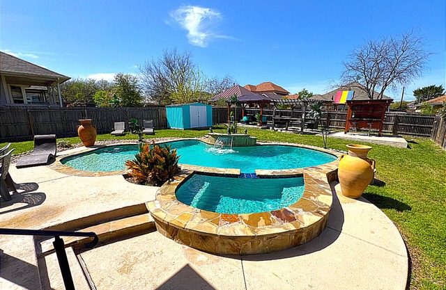 Five Star New Property North of San Antonio - discounts