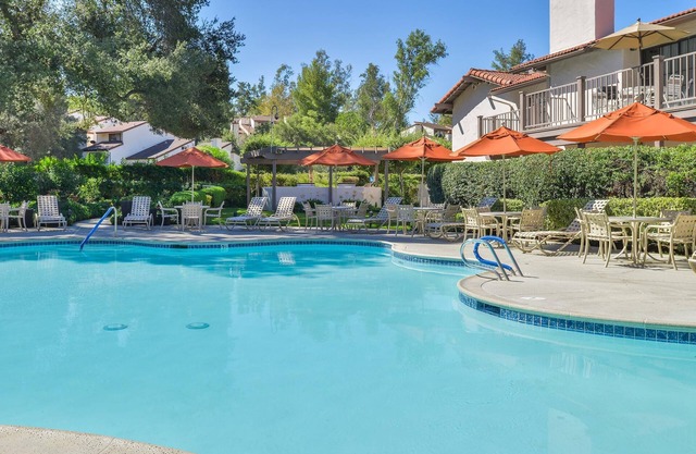 FLASH SALE! Spacious 2BR Near Wine Country w/Resort Pool, Onsite Spa & WiFi
