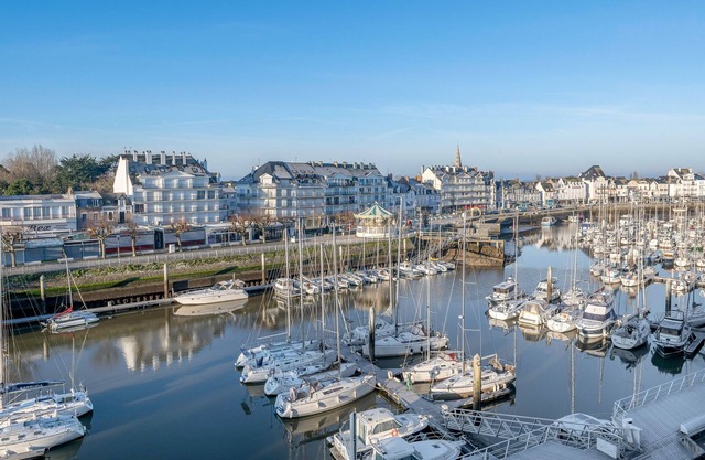 Flat for 2 adults and 1 child - View of the Port
