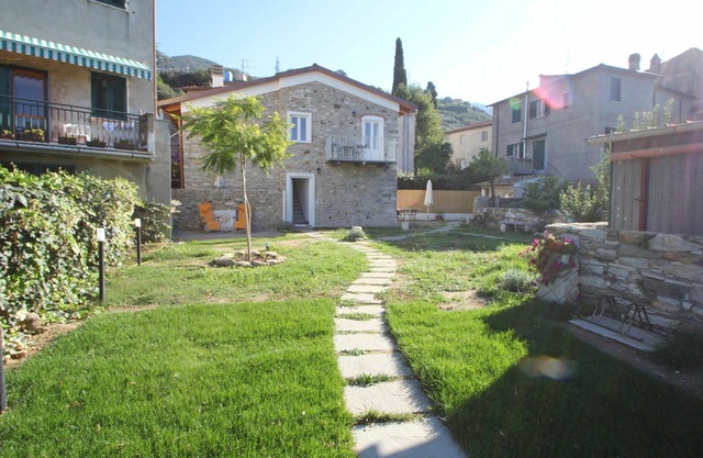 Flat for 4 - WiFi - A/C - 6 Km from the sea